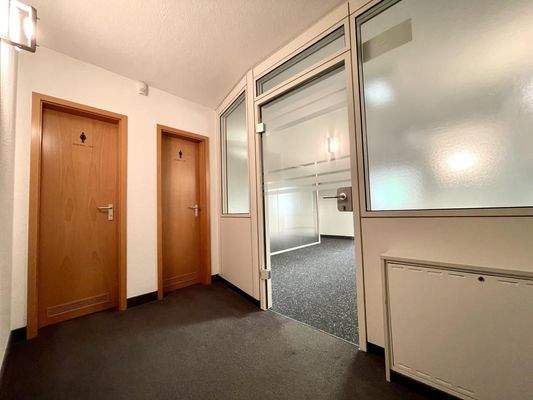 Eingangsbereich - gem. Nutzg. mit Nachbargewerbe