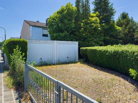 Doppelgarage mit Einfahrt