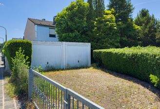 Doppelgarage mit Einfahrt