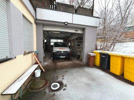 Garage mit Rolltore