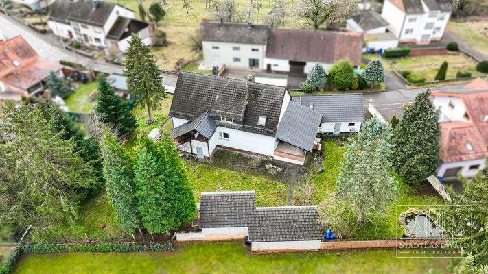 Luftbild - Garten mit Haus und Terrasse