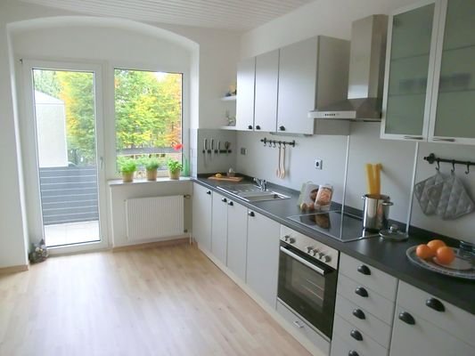 Küche mit Balkon