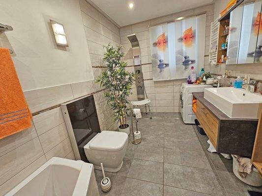 Badezimmer EG (2018 erneuert)