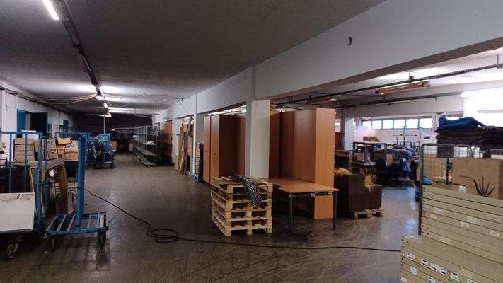 Keller in der Lagerhalle