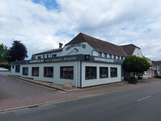 Linksseitige Vorderseite mit Anbau