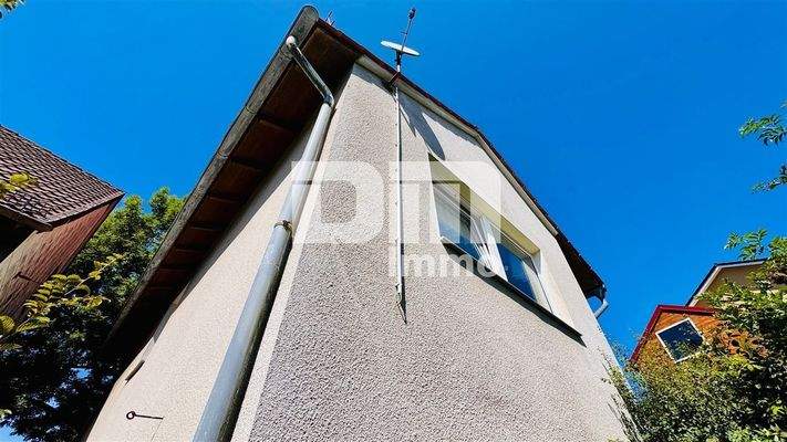 Frontansicht Haus massiv