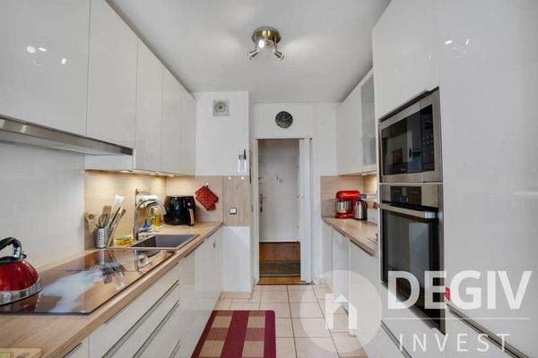 Küche, Blick zum Flu