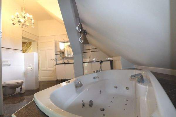 Obergeschoss- hochwertiges Badezimmer 