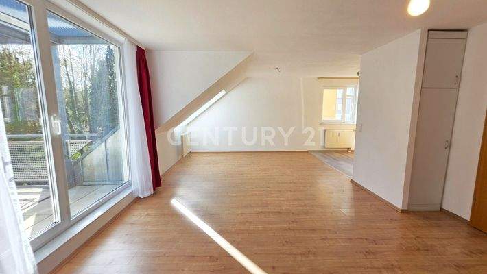 Gegenseite des Wohnbereiches mit Zugang zum Balkon