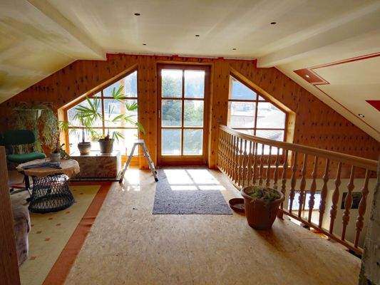 lichtdurchflutete Galerie 