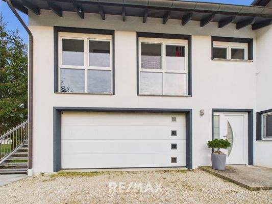 Doppelgarage & Friseursalon