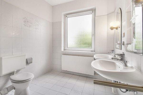 Badezimmer im Erdgeschoss
