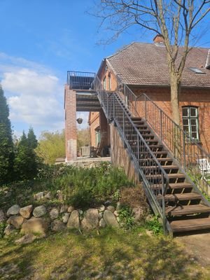 Aussentreppe zum 1. OG +  Balkon mit Panoramablick