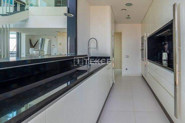 Duplex Penthouse in a Residence Near the Sea in Barcelona