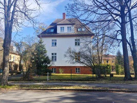 Hausansicht von der Straße Westen