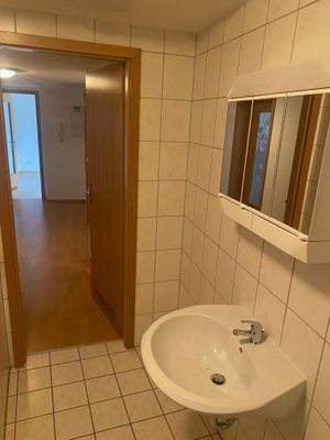 Bad/Dusche; Tür Flur/Diele