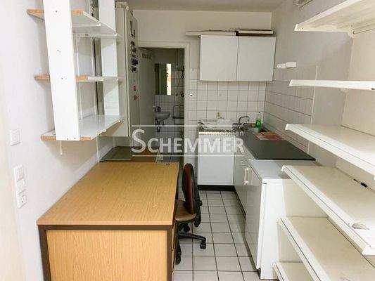 Personalraum mit Küchenzeile 