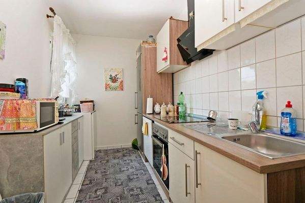 Die gesamte Wohnung ist hell gefliest