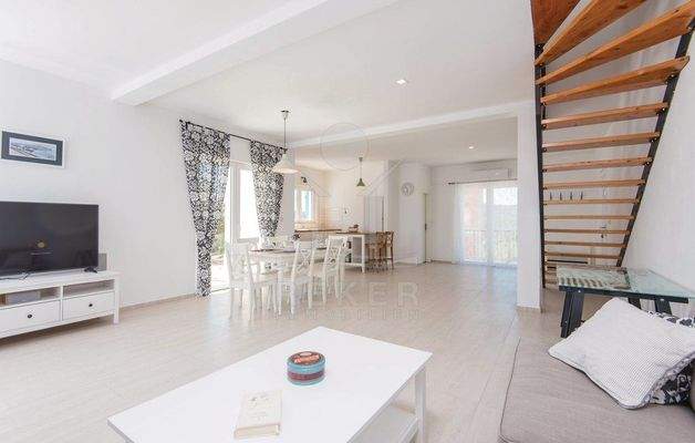 4 stilvoll möblierte Zimmer