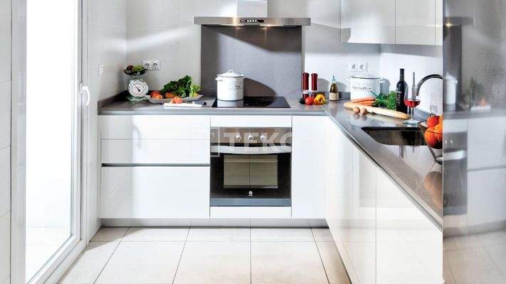 Sea View Apartments in Complex with Pool in Marbella