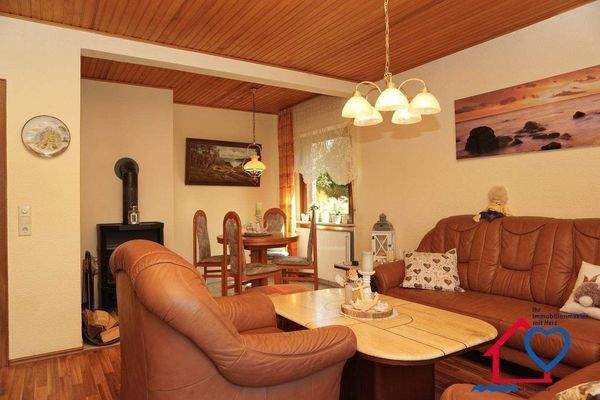 EG Wohnzimmer Kamiofen Essecke.JPG