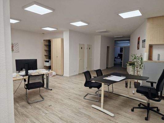 Schreibtischplatz im bestehendem Büro in Zentraler Lage