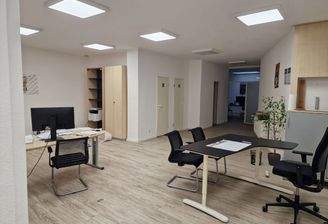 Schreibtischplatz im bestehendem Büro in Zentraler Lage