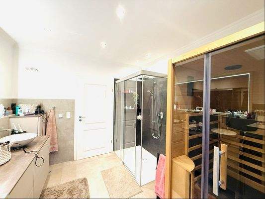 Bad mit Infrarotsauna