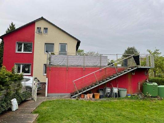 Ostseite / Garage mit Dachterrasse