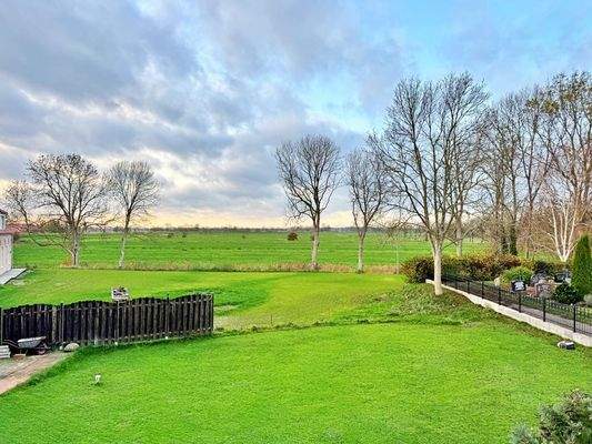 Blick auf dem Fenster im DG