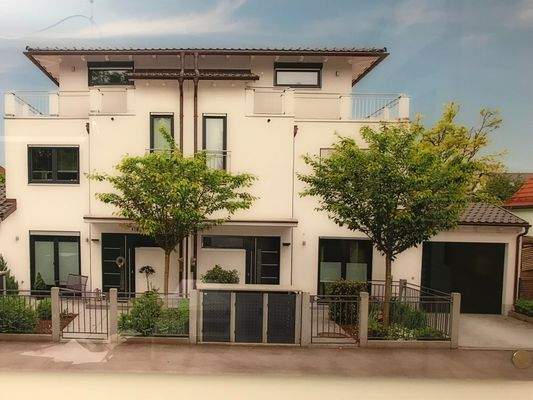 Hausansicht Straßenseite.jpg