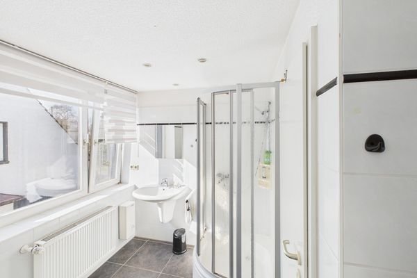 Whg DG, Badezimmer