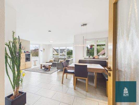 Wohnzimmer mit Essbereich