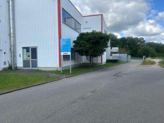 Zufahrt Warenannahme - Warenausgabe