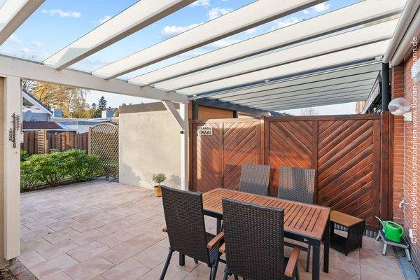 ... mit Überdachung ---