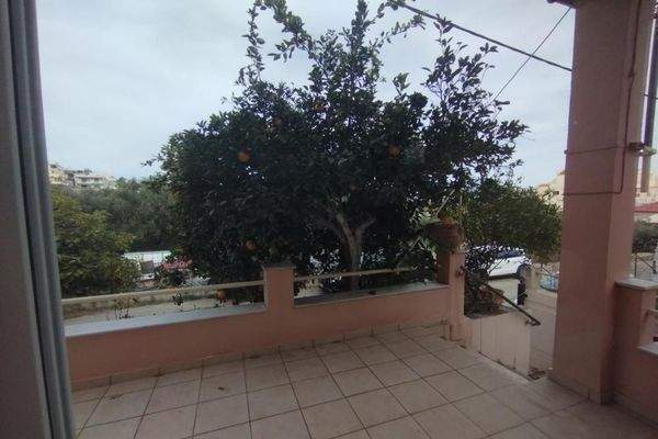 Kreta, Vamvakopoulo: Charmantes Haus in ruhiger Lage nahe der Stadt zu verkaufen