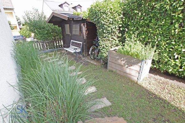 Gartenzugang und zweites Gartenhaus