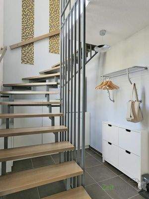 Garderobe unter der Innentreppe