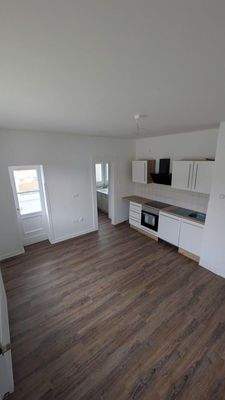 Küche, Zugang Bad & Loggia