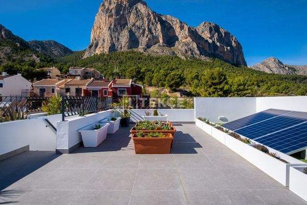 Modern Villas Near Golf Courses in Polop Alicante