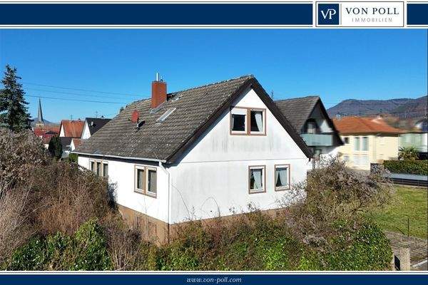 Hausansicht mit Garten 