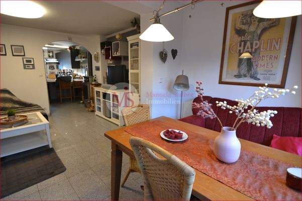 Wohn-Esszimmer mit Blick zur Küche.JPG