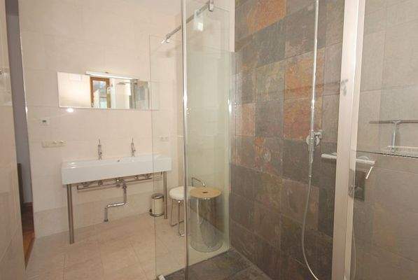 4-Zimmer-Ferienwohnung-AW5-2-015-bad 2 2.jpg