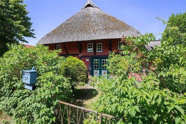 03 - Wohnhaus aussen 2.jpg