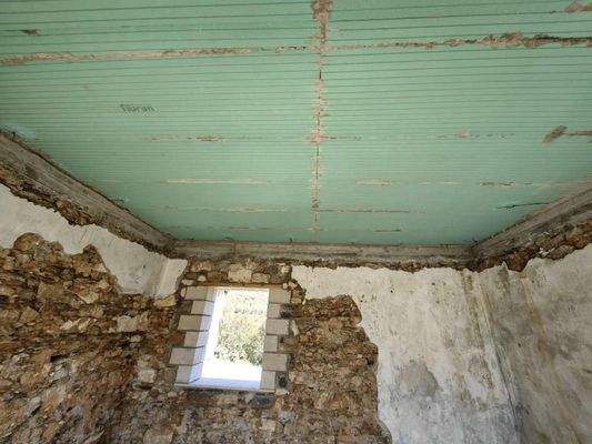 Kreta, Exantis: Unvollendetes, teilweise renoviertes Haus zum Verkauf in der Nähe von Bali