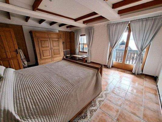 Erstes Schlafzimmer im Obergeschoß_B.jpg