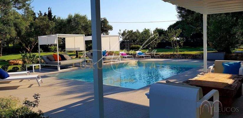 Neue Villa mit Pool gleich beim Meer !