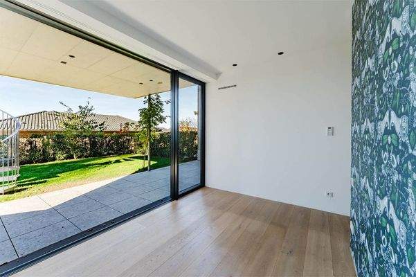 Eines der Zimmer im Untergeschoss ... 