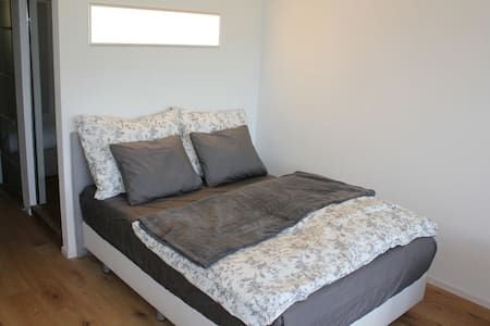 Double bed (140x200 cm)