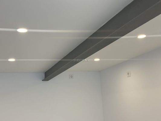 Lichter und Stahlträger hinteres Haus